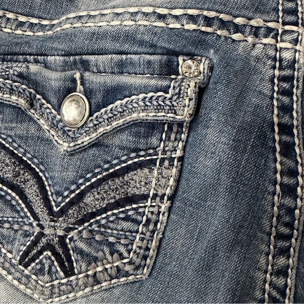 Cedar Rose‎ Cow Girl Jeans HZ5126 Women 29x24 Blue Bling Distressed Cut Offs - Picture 7 of 10